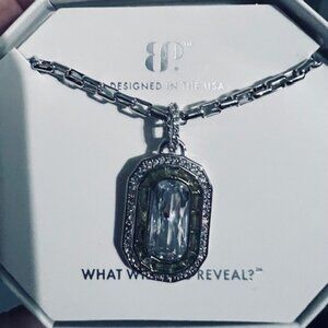 STUNNING PENDANT WITH REMVABLE CHARM